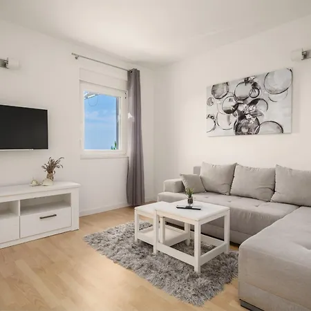 Pearl * Tribunj (Sibenik-Knin)